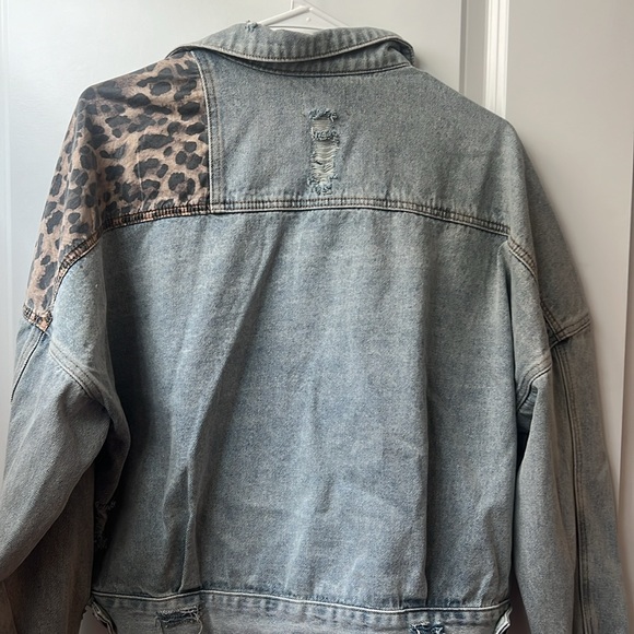 Jean jacket by Paul POL size medium light wash and leopard - Picture 5 of 5